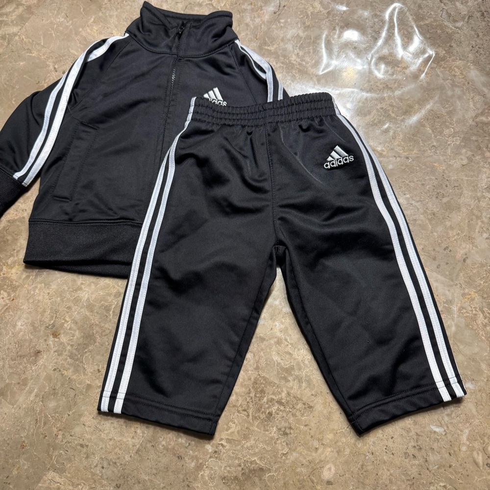 Adidas Unisex baby active track set
Size 6 months - Picture 5 of 5